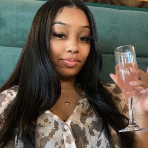 Meet your Posher, Taya